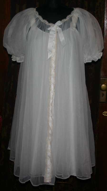 Vintage 1950s Lisette White Nightgown Robe Pegnoir Set
